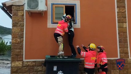 Rescatan a 12 Personas en Montalbán, Teruel 🚒
