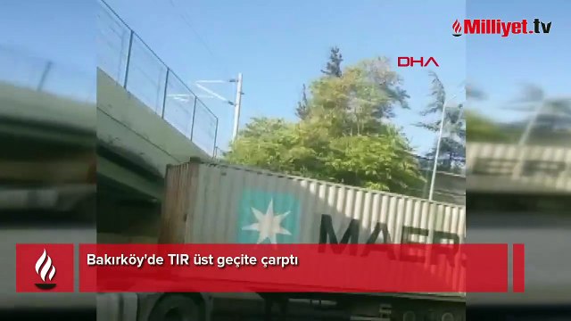 Son dakika: Bakırköy'de TIR üst geçite çarptı! Bölgede trafik yoğunluğu