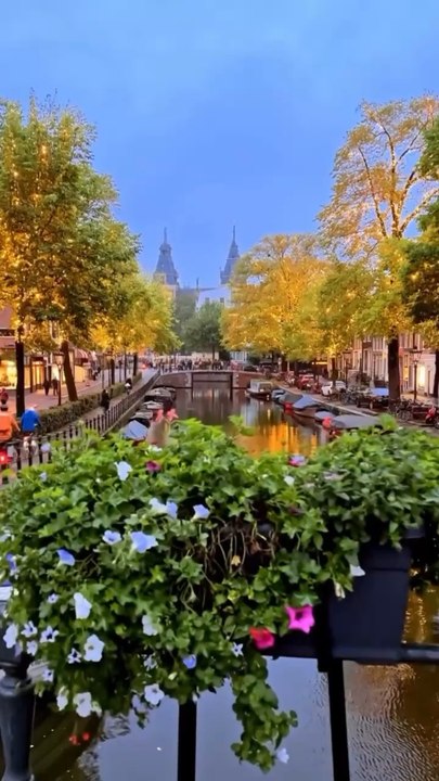 FIN DE JOURNÉE dans le centre-ville d’Amsterdam