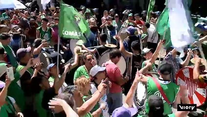 El paro de transporte de 24 horas arrancó con largas colas y colectivos llenos: habrá cortes y ollas populares