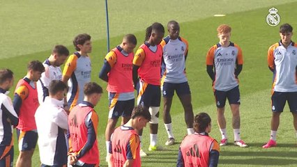 Real Madrid - Une minute de silence respectée après la tempête meurtière à Valence