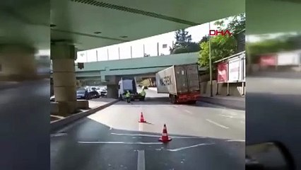 Yine aynı üst geçit, yine TIR kazası