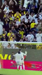 Video: CR7 vuelve a ser noticia, su remate terminó impactando al celular de un niño