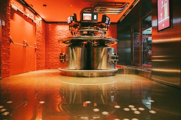 Mahou se alía con el Real Madrid: así es la fábrica de cerveza dentro del Bernabéu