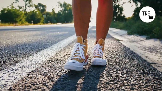 La ciencia acaba de descubrir la forma de quemar más calorías en tus caminatas: parándote a oler las flores