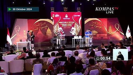 Momen Luthfi Dipijat Taj Yasin saat Andika Berbicara di Debat Pilkada Jateng