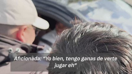 El simpático detalle de Vinicius con una aficionada que acabó con una risa de alegría