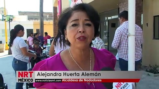 Entrega el Banco Internacional pares de botas vaqueras a ciudadanas de Nadadores