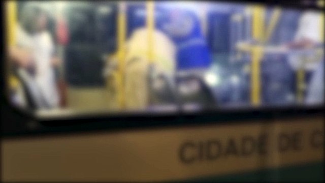 Passageira de ônibus fica ferida durante frenagem brusca e é socorrida pelo Siate