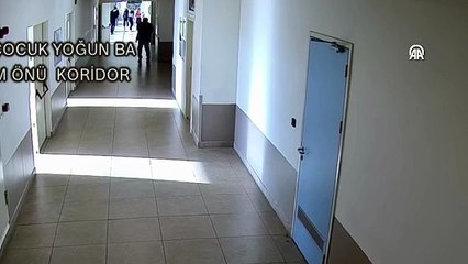 Doktoru makas ve su ısıtıcısıyla darp etti