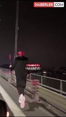 15 Temmuz Şehitler Köprüsü'nde ilginç görüntü: Kostümle koşarken yakalandı