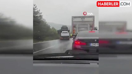 Yağışlı Hava TOGG Yüklü Tırı Kontrolden Çıkardı