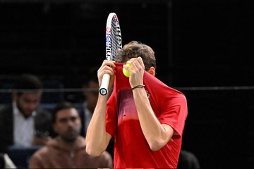 شاهد – لقطة غريبة قام بها ميدفيديف!