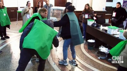 Gürcistan’da seçim tartışması büyüyor