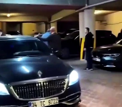 Cübbeli Ahmet, Alaattin Çakıcı'nın elini öpmeye çalıştı