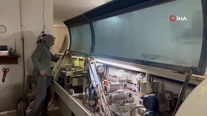 17 yaşındaki Sima 10 yıldır marangozluk yapıyor