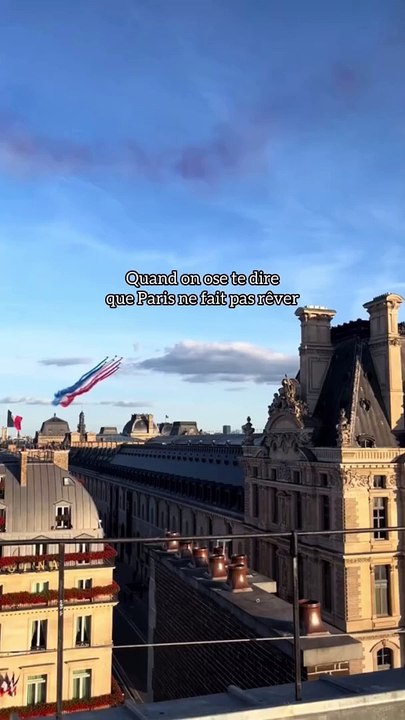 Paris ou New York plus belle ville ?     Tous nos bons plans à retrouver en bio ! ❤️‍   Abonne-toi au Petit Mauda pour plus d'inspiration !   ©️ Crédit : @benonnis  #petitmauda #guide #pepite #anepasmanquer #avion #lifestyle #changerdevie #voy