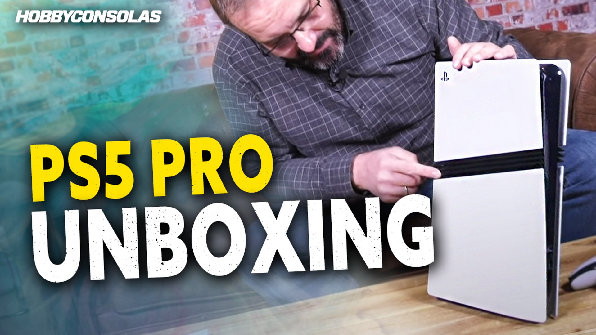 ⁣UNBOXING de PS5 PRO y comparación con PS5 estándar. ¿En qué se diferencian?