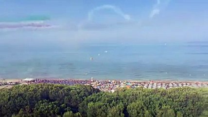 Alba Adriatica, il cielo si accende con le Frecce Tricolori