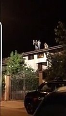 San Benedetto dei Marsi, protestano sul tetto contro l'arresto