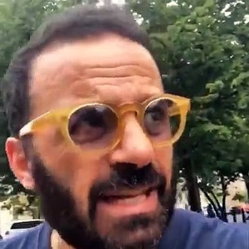 Gli arrosticini abruzzesi cotti davanti alla Casa Bianca