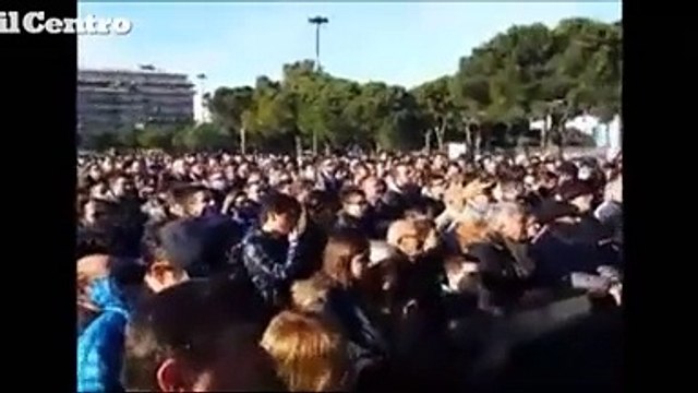 Pescara, partita su maxischermo per centinaia di tifosi