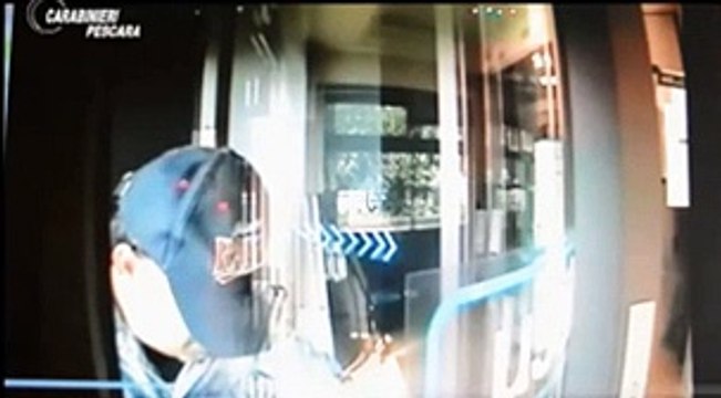 Elice, il video della rapina alla Banca di Credito cooperativo