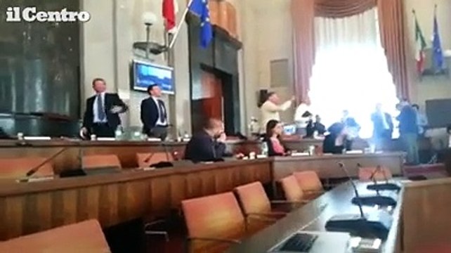 Scontro in consiglio comunale: seduta sospesa. Scontro sul piano portuale