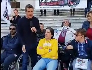 Disabili senza parcheggi: Striscia la notizia a Pescara "bacchetta" i politici