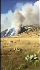 Gran Sasso in fiamme, l'incendio tra paura e selfie