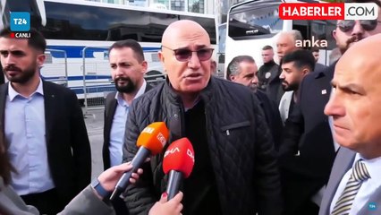 Esenyurt Belediyesi'ne gitmeye çalışan CHP otobüsü polis barikatına takıldı