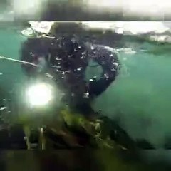 I sub cercano Perruzza nel fiume Pescara