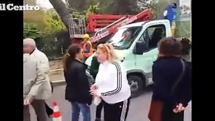 Pescara, proteste per i pini tagliati