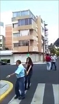 Terremoto in Messico, il crollo di un palazzo durante la scossa di magnitudo 7.1
