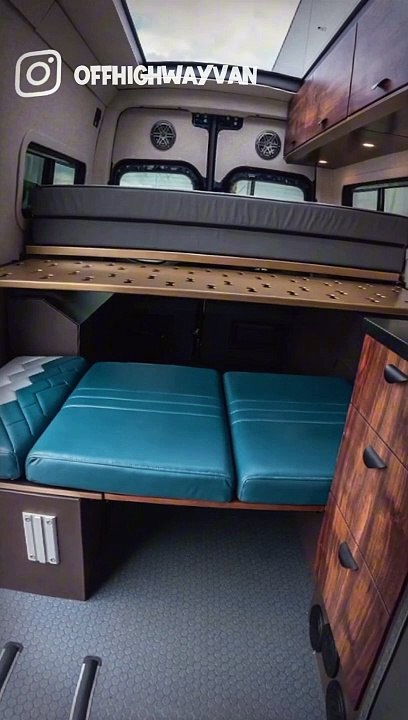 Rare, warm colors for this van, don't you think?