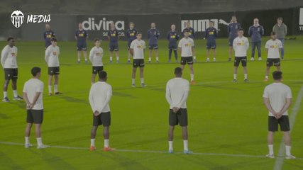 Valencia, il toccante minuto di silenzio dei giocatori