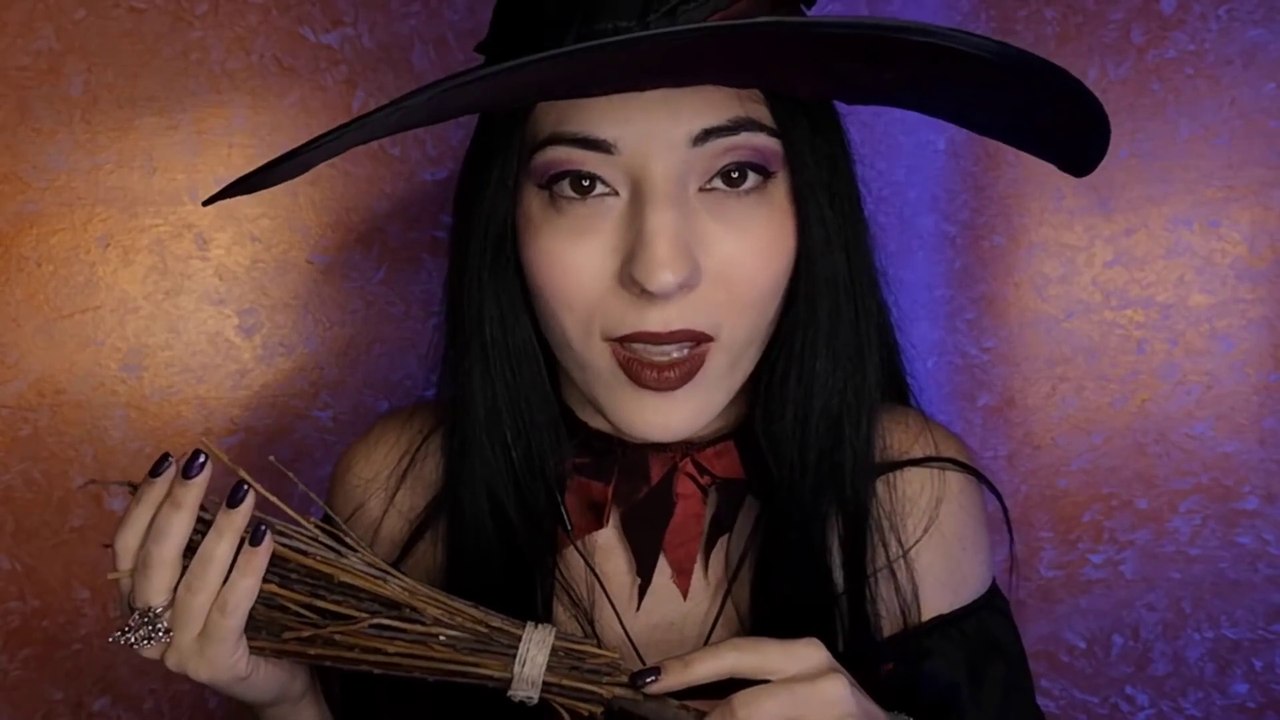 ❤️HALLOWEEN ASMR ROLEPLAY❤️ Whispers & Mouth Sounds