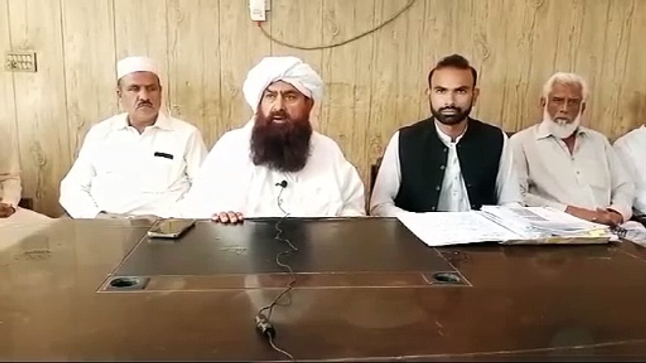 Nasir Awan and Anjuman Ardtian fruit market in Gujarat, Nasir Awan has occupied the plot by blocking the road to the fruit market. A commission should be formed on the fruit market land dispute, and we will accept the decision Appeal of Anjuman Adhatian F