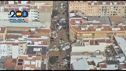 Il caos nelle strade di Valencia travolta da alluvione visto dall'alto