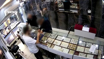 Siirt'te kuyumcudaki hırsızlık anı kameraya böyle yansıdı!