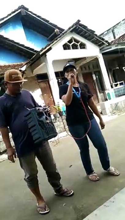 Musisi jalanan suara bagus