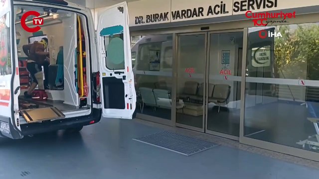 Göçmen teknesi kayalıklara çarptı: Yaralılar var!