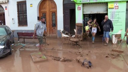 Espanha busca por vítimas após 'inundações do século'
