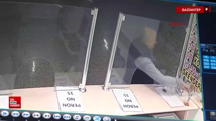 Gaziantep'te sadaka kutusunun çalınma anı