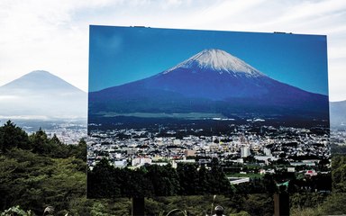 Le immagini shock del Monte Fuji senza neve: mai successo, in questa stagione