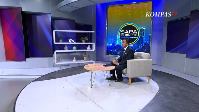 Momen Pilu Petugas Medis di Gaza Saat Evakuasi Ibunya yang Tewas Dalam Serangan Israel