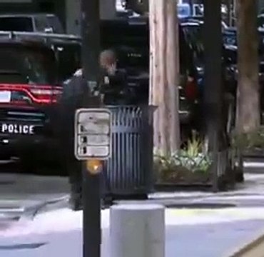 Video: ¡Disparó varias veces! Un hombre causó pánico desde un rascacielos lujoso
