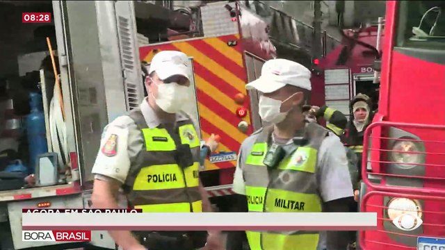 Incêndio atinge shopping na região do Brás, centro de São Paulo (SP)