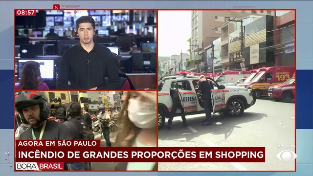 Comericantes tentam quebrar portão de loja durante incêndio no Brás, em SP