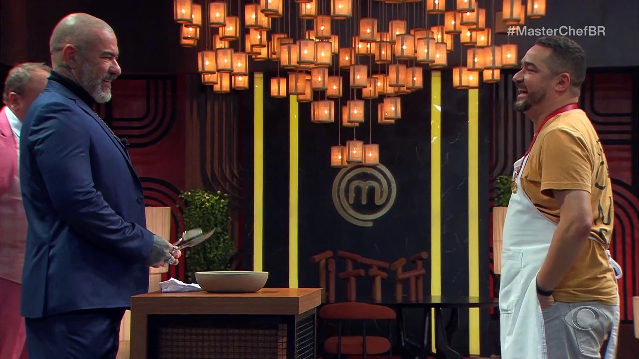 José Roberto recebe elogios de Fogaça em prova da caixa misteriosa